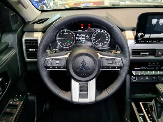 MITSUBISHI TRITON 2.4 BITURBO DIESEL CD HPE-S 4X4 AUTOMÁTICO MITSUBISHI TRITON 2.4 BITURBO DIESEL CD HPE-S 4X4 AUTOMÁTICO